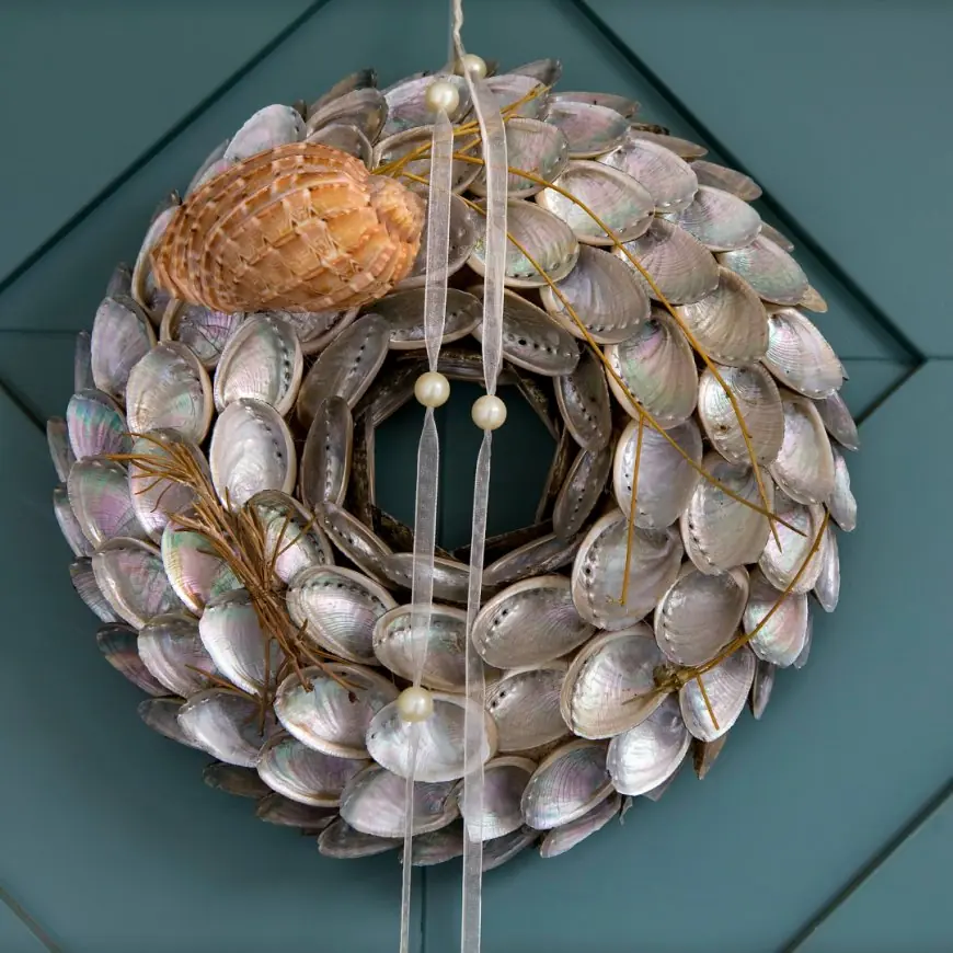 DIY SEASHELL WREATH